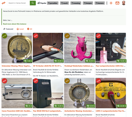 Screenshot der Flohmarkt Instanz : hanse.social
Man sieht einen Untersetzer : Amsterdam
Diverse Lautsprecherstecker
Eine pinken Pfederkopf Gaderobe
Eine Canon Powershot A400 Digital Kamera