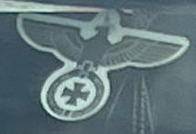 Bild eines Reichsadler aber mit Eisernen Kreuz anstelle von einem Hakenkreuz wie es im Auto hängt